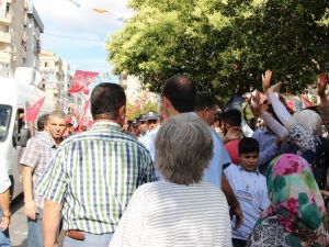 Manisa’da CHP’nin Yürüyüşünde De CHP’li Ve AK Partililer Arasında Gerginlik Yaşandı