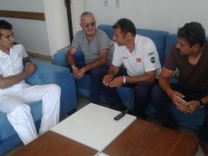 Sahil Güvenlik Komutanına Teşekkür Plaketi