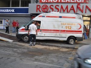 İzmir’de Ambulans Otomobille Çarpıştı: 6 Yaralı