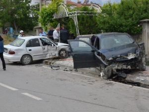 Karaman’da İki Otomobil Çarpıştı: 5 Yaralı