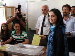 Figen Yüksekdağ Oyunu Kullandı