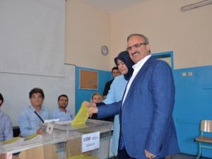 Bursa’da Oy Kullanma İşlemi