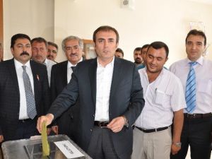 Ünal, Oyunu Mezun Olduğu İlkokulda Kullandı