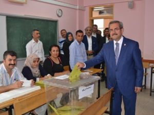 Ünüvar Oyunu Eşi Ve Kızıyla Birlikte Kullandı