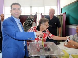 AK Parti Milletvekili Adayı İbrahim Turhan Oyunu Kullandı