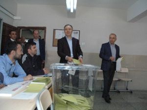 Vali Altıparmak Oyunu Kullandı