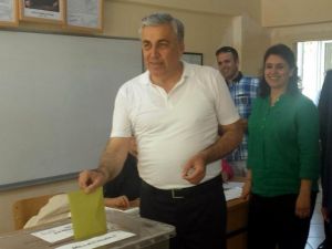 MHP Milletvekili Adayı Günal Oyunu Kullandı