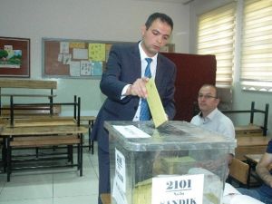Saadet Partisi Adayı İlhan Da Oyunu Kullandı