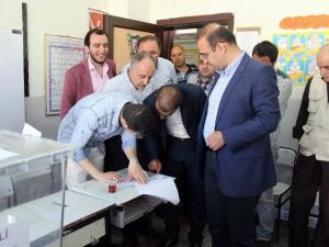 AK Parti Milletvekili Adayı Özhan Oyunu Kullandı