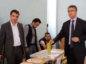 Kamil Aydın Ve Ahmet Anatepe Oylarını Kullandı