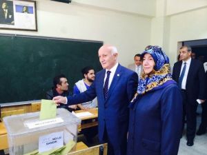 AK Parti Kayseri Milletvekili Adayı Yaşar Karayel Oyunu Kullandı