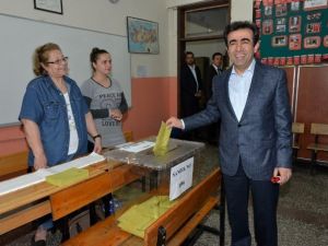 Vali Güzeloğlu Oyunu Kullandı