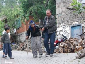 105’lik Nine Oy Kullanmak İçin 4 Kilometre Yol Gitti