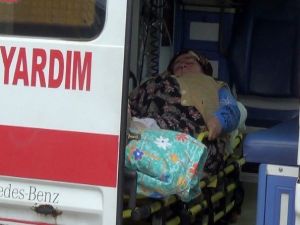 Yaşlı Kadın Ambulans İle Oy Kullanmaya Getirildi