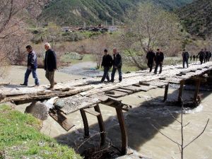 Köprü Yapılmayınca Köylüler Sandığa Gitmedi