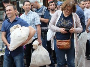 Çanakkale’de YSK Sistemi Kilitlendi, Kapıda Kuyruklar Oluştu