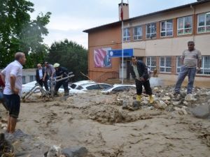 Oy Kullanırken Selin Vurduğu Okulda Mahsur Kalanlar Kurtarıldı