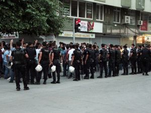 Adana’da Oy Sayımlarının Yapıldığı İlçe Seçim Kurulu Önünde MHP-bdp Gerilimi Yaşandı