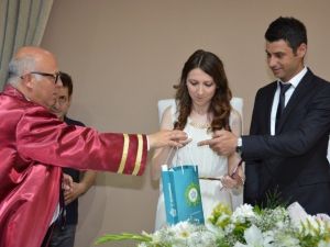 Yeni Nikah Salonunda İlk Nikahı Kıyıldı