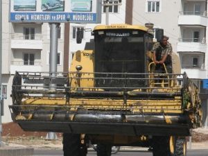 Kilis’te Biçer Döver Yoğunluğu Yaşanıyor