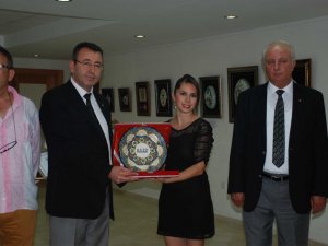Kuşadası Ticaret Odası’nda Çini Sergisi