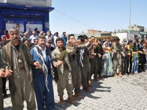 Şırnak’ta HDP Kutlamasında PKK, Kürdüstan Ve Türk Bayrağı Yan Yana