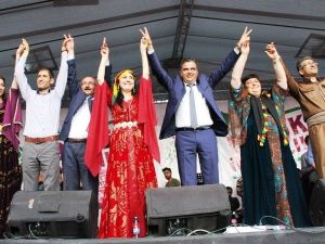 Hdp’den Seçim Kutlaması