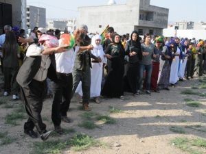 HDP’nin Seçim Barajını Geçmesi Cizre’de De Kutlandı