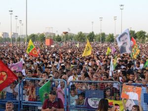 Diyarbakır’da HDP’den Kutlama