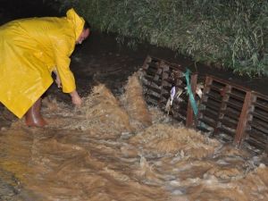 Uşak’ta Sağanak Yağış Hayatı Olumsuz Etkiledi