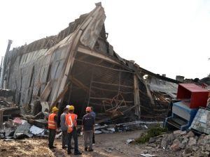 Elektrikli Ev Aletleri Üreten Fabrikadaki Yangın Sabaha Kadar Sürdü