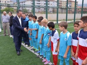 Yılmaz’dan Minik Futbolculara Destek