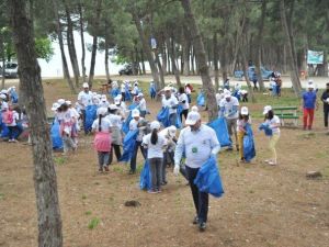 Başkan Çocuklarla Birlikte Çöp Topladı