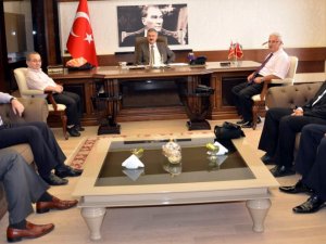 Aydınlı Eczacılar, Vali Ayyıldız’ı Ziyaret Etti