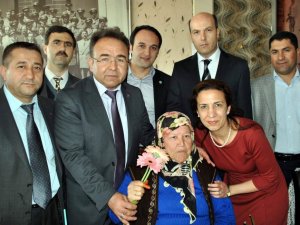 'Yaşlılarımız Yük Değil, Kazançtır'