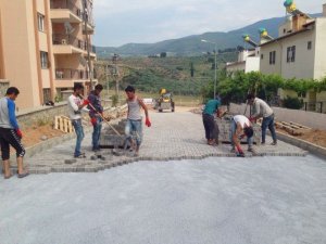 Davutlar’da Yol Yapımı ve Kaldırım Çalışmaları