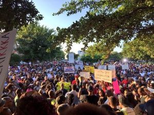 ABD’de Yüzlerce Kişi Polis Şiddetini Protesto Etti