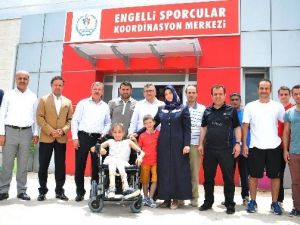 Engelli Milli Yüzücü Ferzan’nın Artık Yüzü Gülüyor