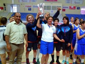 ADÜ, Basketbol Şampiyasında İki Derece Birden Elde Etti