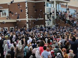 Bayburt Üniversitesi 2014-2015 Yılı Mezuniyet Töreninde Büyük Coşku Yaşandı