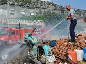 Antalya’da Sera Atıklarının Yakılması Yangına Sebep Oldu