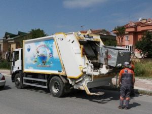 Büyükçekmece’de Çöp Konteynerleri Dezenfekte Ediliyor