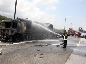 Tır, LPG Yüklü Tankere Çarptı: 1 Ölü