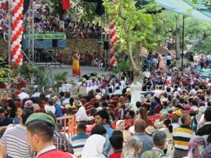 Üç Komşu İlçede Aynı Gün Kiraz Festivali