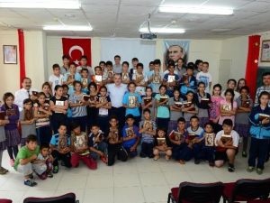 Başkan Gürlesin’den Öğrencilere Kur’an-ı Kerim Hediyesi