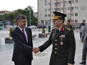 Orgeneral Kamil Başoğlu’ndan Vali Erdoğan Bektaş’a Ziyaret