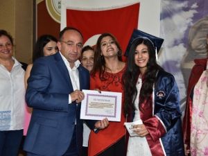 Üzülmez’e Pirelli Anadolu Lisesi’nden Plaket