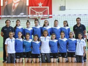 Merinos Küçük Kızlar Voleybol Takımı Türkiye Finallerine Katılıyor