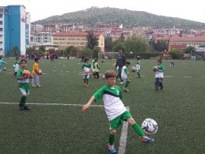 Yozgatlı Miniklerin Futbol Sevgisi