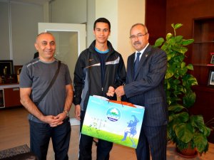 Başkan Necdet Özekmekçi, Türkiye Şampiyonunu Unutmadı
